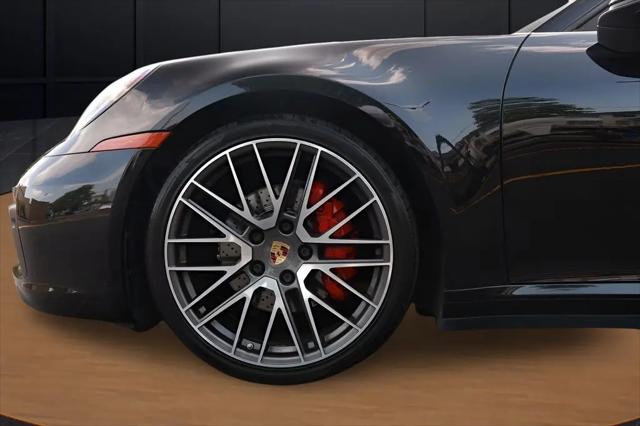 2021 Porsche 911 Carrera 4 Cabriolet