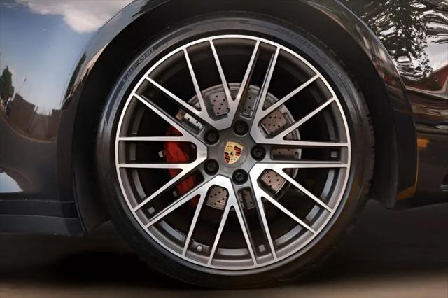 2021 Porsche 911 Carrera 4 Cabriolet