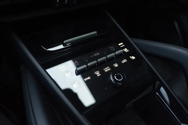 2025 Porsche Cayenne GTS