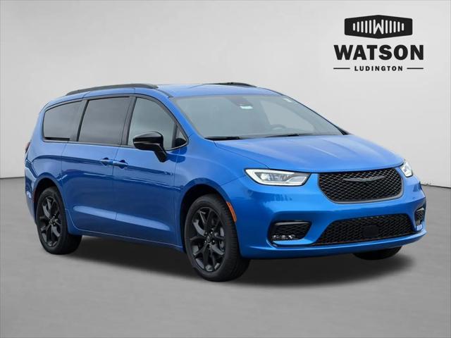2026 Chrysler Pacifica Select AWD for sale in Ludington, MI