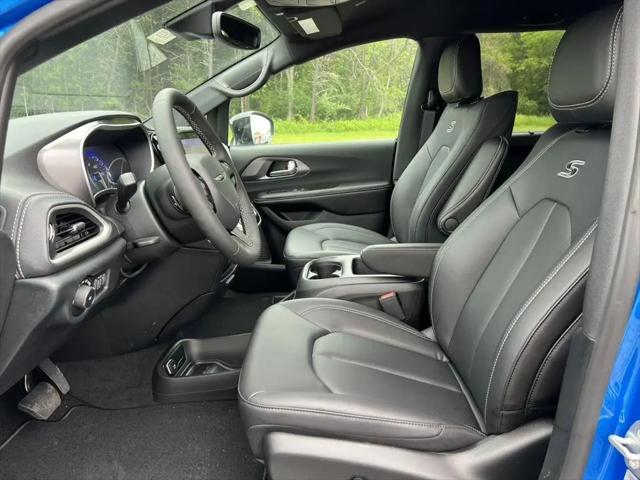 2026 Chrysler Pacifica Select AWD