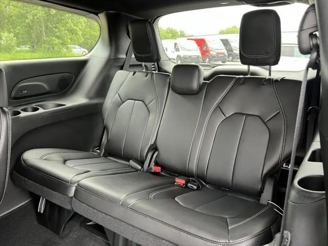 2026 Chrysler Pacifica Select AWD