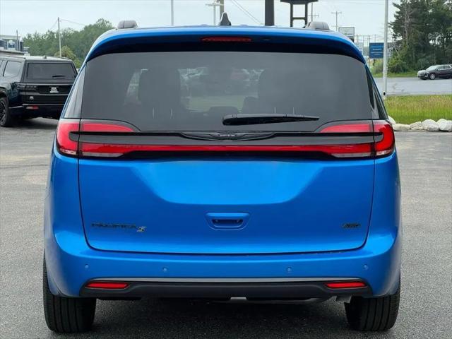 2026 Chrysler Pacifica Select AWD
