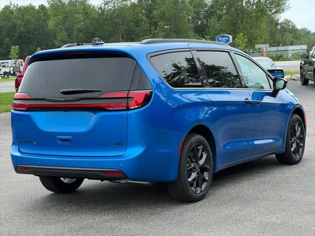 2026 Chrysler Pacifica Select AWD
