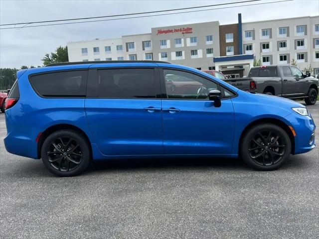2026 Chrysler Pacifica Select AWD