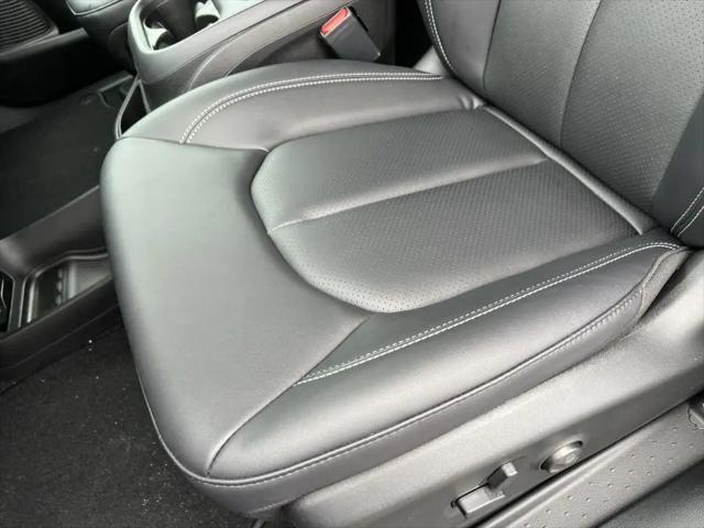 2026 Chrysler Pacifica Select AWD