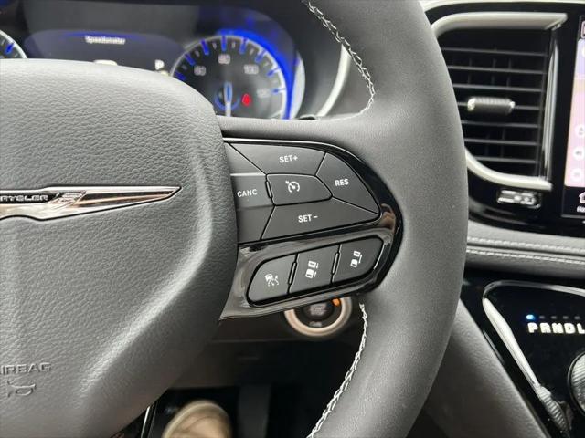2026 Chrysler Pacifica Select AWD