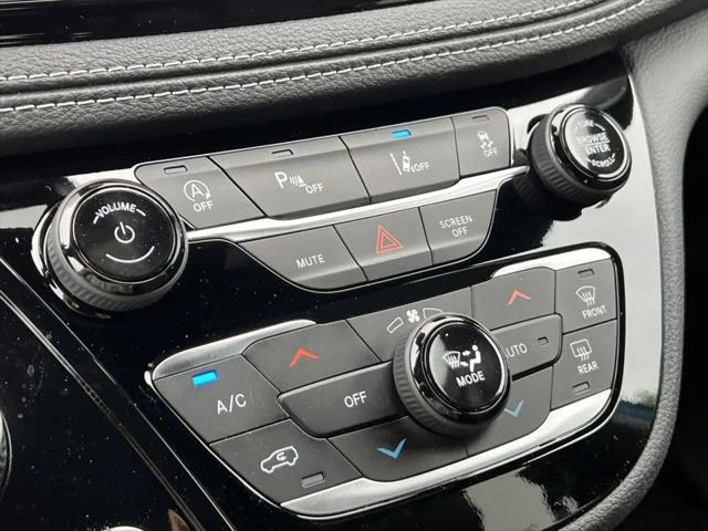 2026 Chrysler Pacifica Select AWD