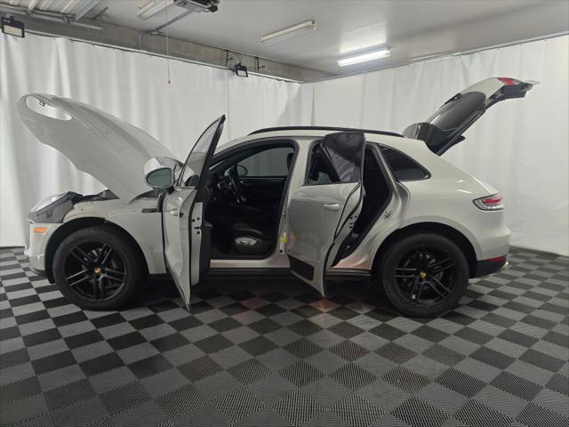 2021 Porsche Macan Unknown