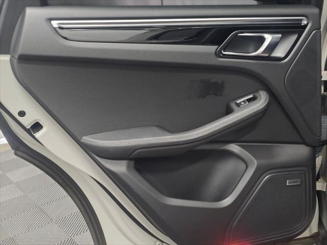 2021 Porsche Macan Unknown