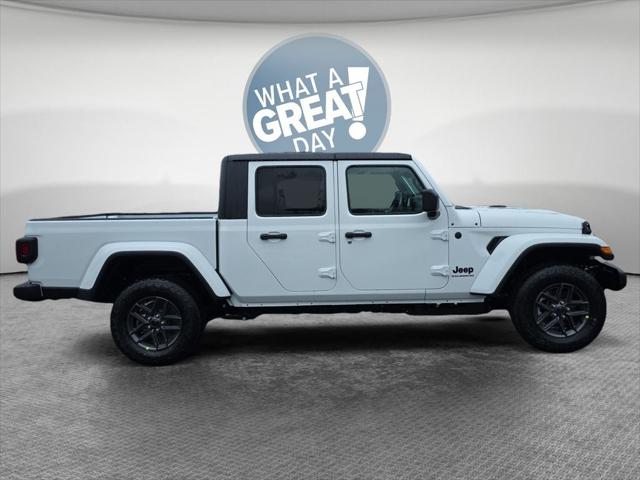 2026 Jeep Gladiator GLADIATOR SPORT S 4X4 2026 Jeep Gladiator GLADIATOR SPORT S 4X4