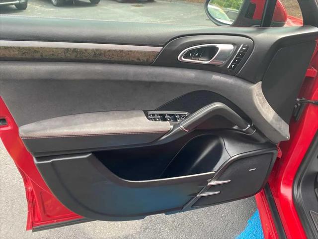 2013 Porsche Cayenne GTS