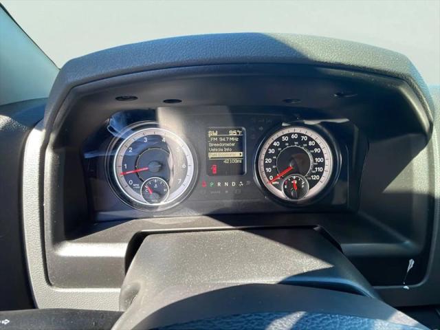 2019 Ram 1500 Classic SLT Crew Cab 4x2 64 Box