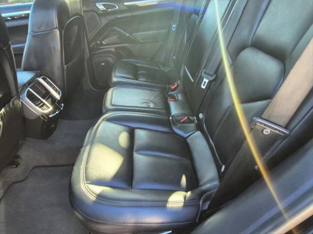 2016 Porsche Cayenne Base