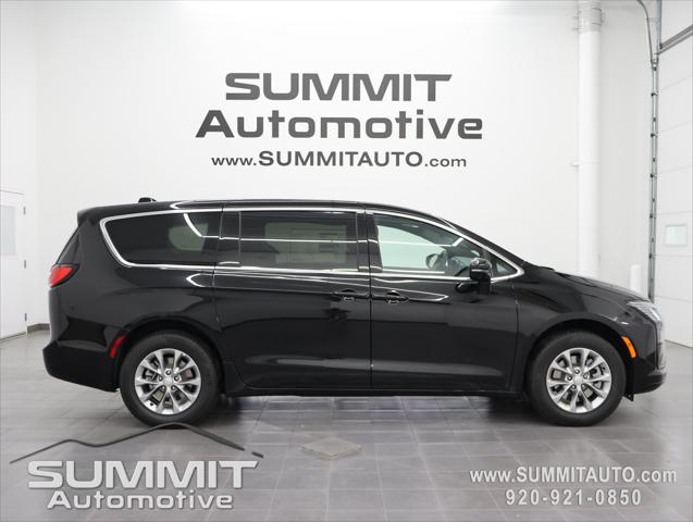 2027 Chrysler Pacifica Limited for sale in Fond du Lac, WI