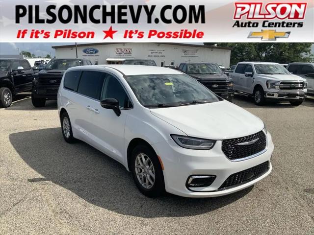 2024 Chrysler Pacifica Touring L for sale in Clinton, IN