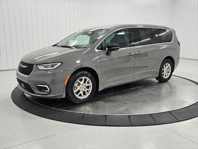 2025 Chrysler Pacifica Select for sale in Mason City, IA