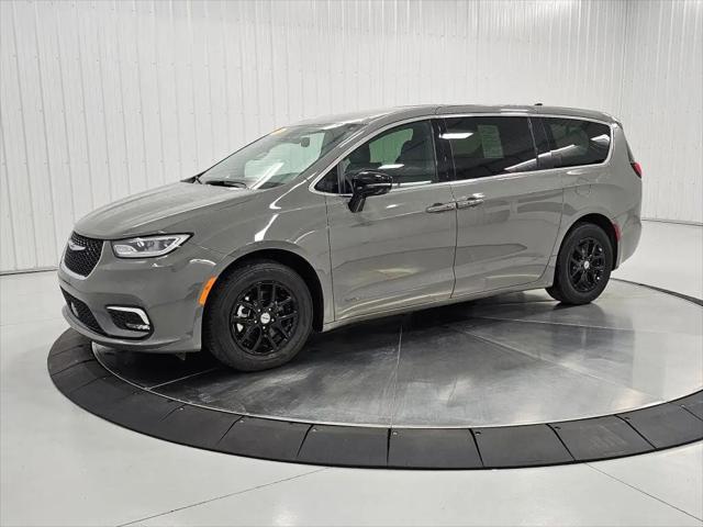 2025 Chrysler Pacifica Select for sale in Mason City, IA