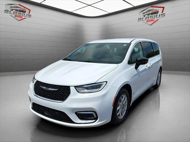 2024 Chrysler Pacifica Touring L for sale in Branford, CT
