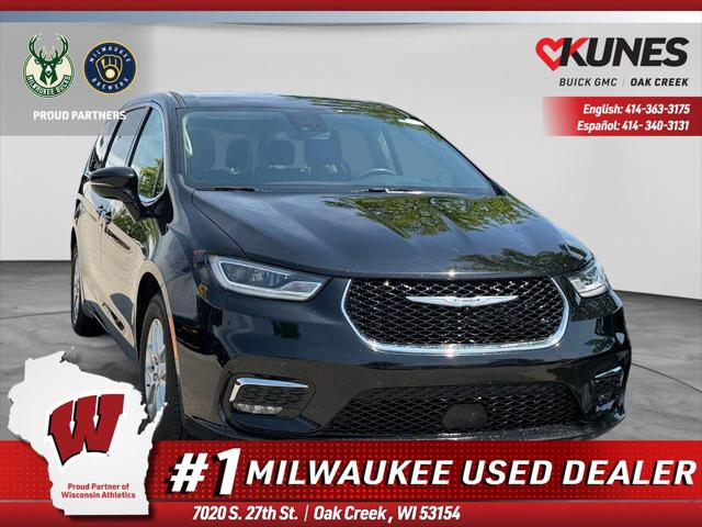 2024 Chrysler Pacifica Touring L for sale in Oak Creek, WI