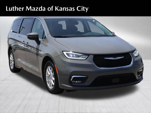2023 Chrysler Pacifica Touring L for sale in Kansas City, MO
