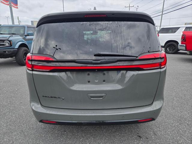 2021 Chrysler Pacifica Touring 2021 Chrysler Pacifica Touring