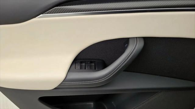 2022 Tesla Model X Plaid Tri Motor All-Wheel Drive