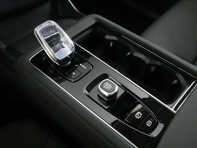 2026 Volvo XC90 Core, B6 AWD Gas mild hybrid, Gasoline, Bright, 7 Seats