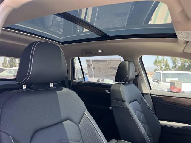 2026 Volkswagen Atlas SE with Technology