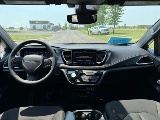 2022 Chrysler Pacifica Touring AWD