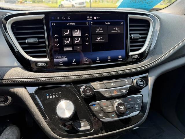 2022 Chrysler Pacifica Touring AWD