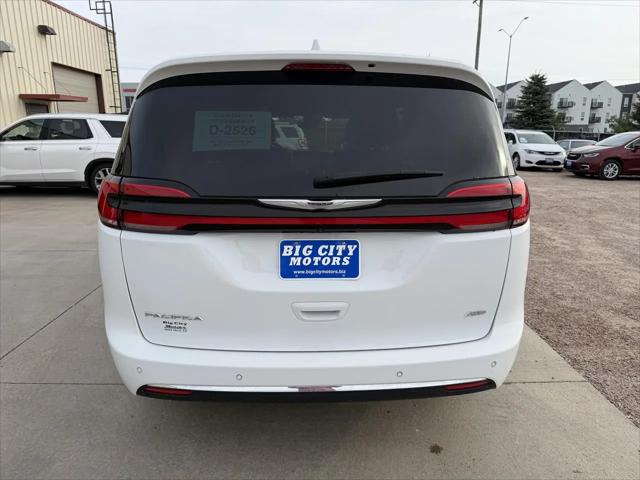 2022 Chrysler Pacifica Touring AWD