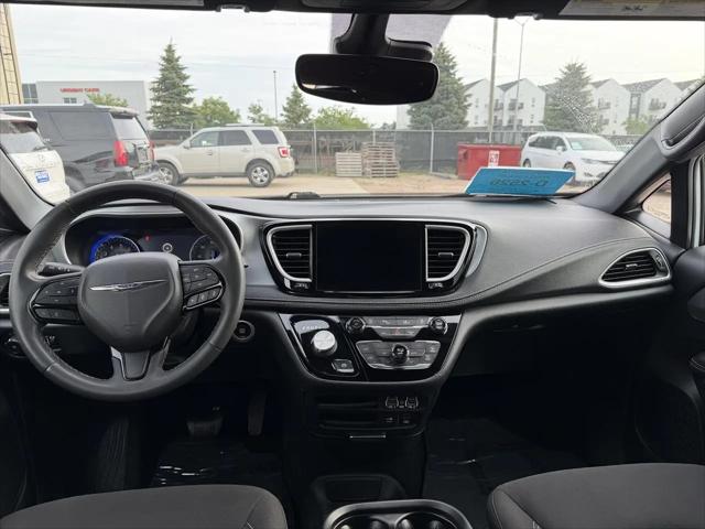 2022 Chrysler Pacifica Touring AWD