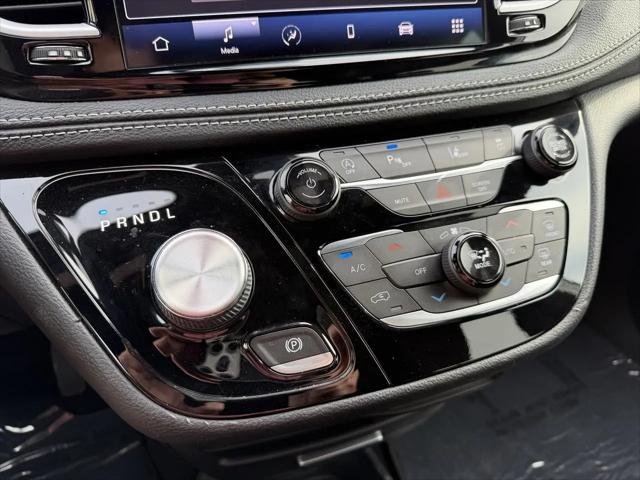 2022 Chrysler Pacifica Touring AWD