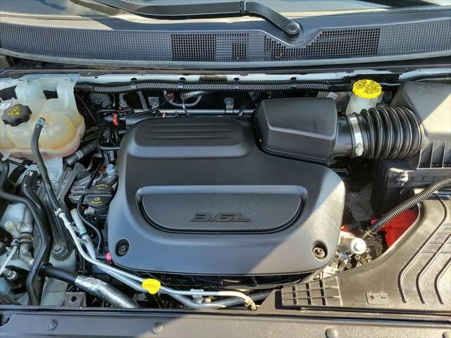 2023 Chrysler Voyager LX