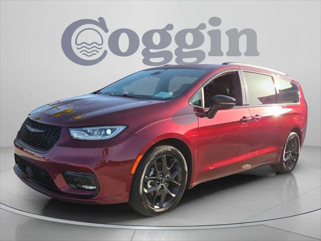 2023 Chrysler Pacifica Limited for sale in Fort Pierce, FL