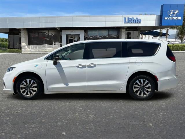2024 Chrysler Pacifica Hybrid Select