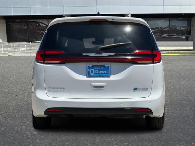 2024 Chrysler Pacifica Hybrid Select