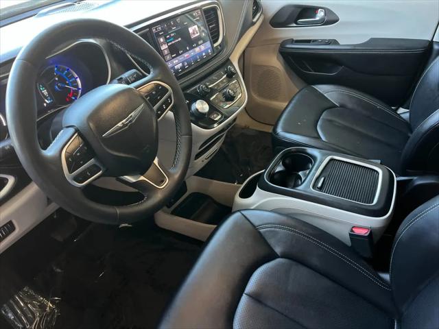 2024 Chrysler Pacifica Hybrid Select