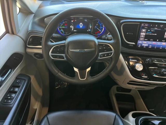 2024 Chrysler Pacifica Hybrid Select