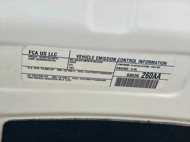 2024 Chrysler Pacifica Hybrid Select