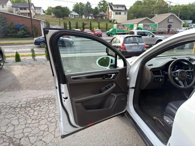 2017 Porsche Macan Base