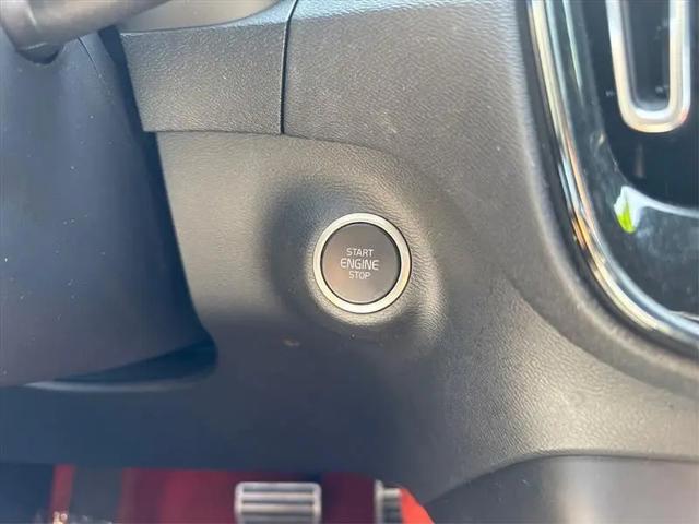 2021 Volvo XC40 T5 R-Design