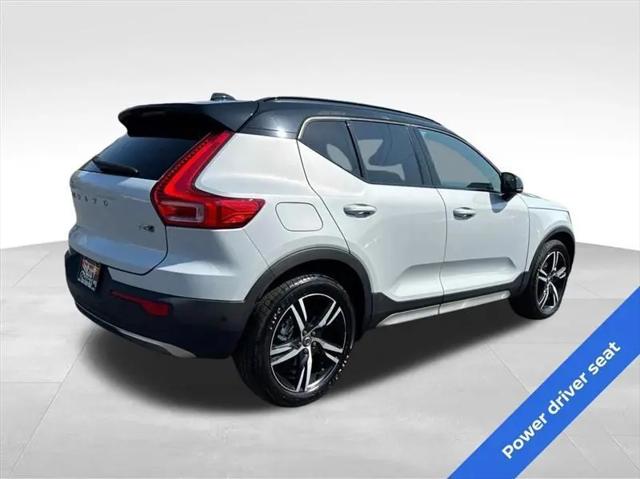 2021 Volvo XC40 T5 R-Design