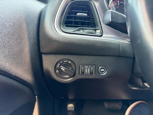 2016 Dodge Challenger SXT