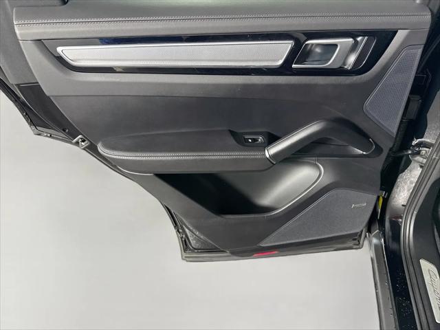 2023 Porsche Cayenne Platinum Edition