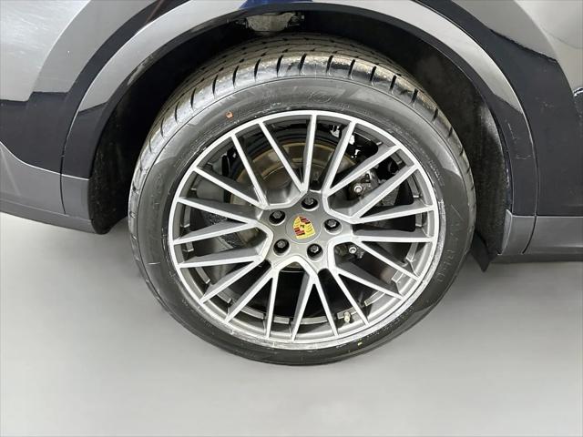 2023 Porsche Cayenne Platinum Edition