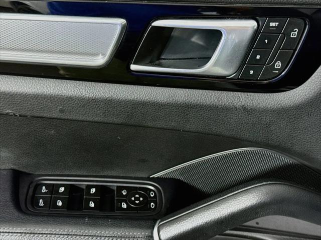 2023 Porsche Cayenne Platinum Edition