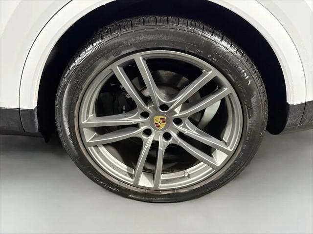 2023 Porsche Cayenne Platinum Edition