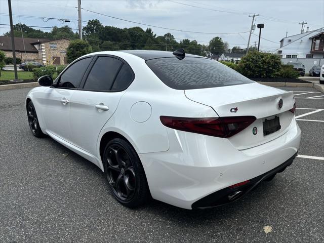 2018 Alfa Romeo Giulia Ti Sport AWD 2018 Alfa Romeo Giulia Ti Sport AWD